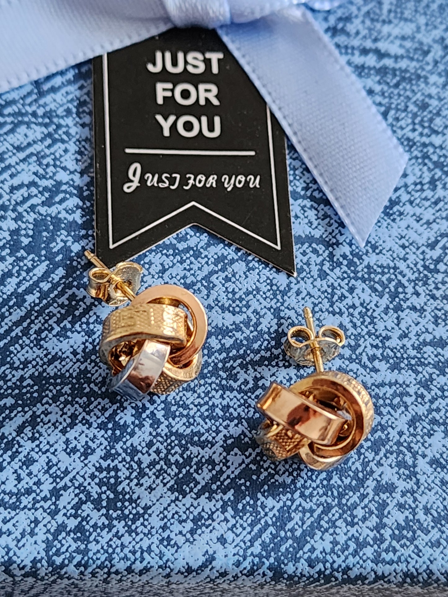 Love Knots Earrings in White & Gold