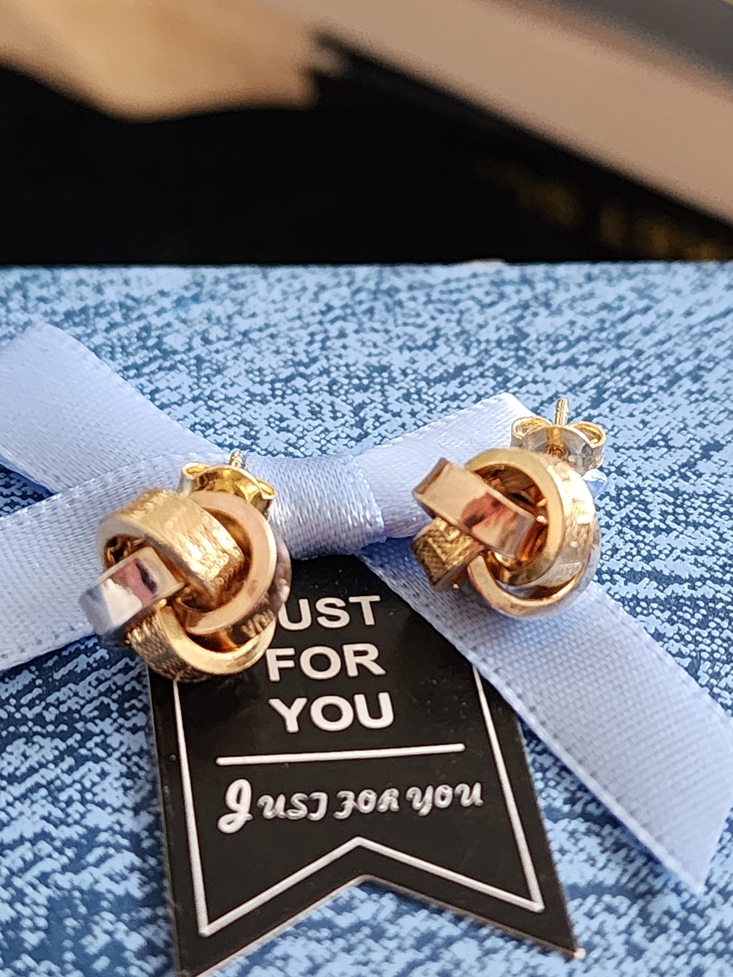 Love Knots Earrings in White & Gold